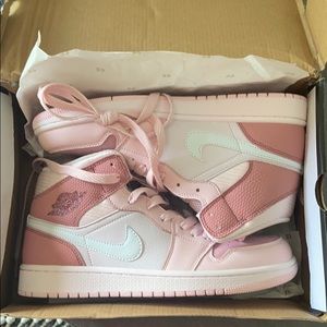 Jordan 1 Mid Digital Pink